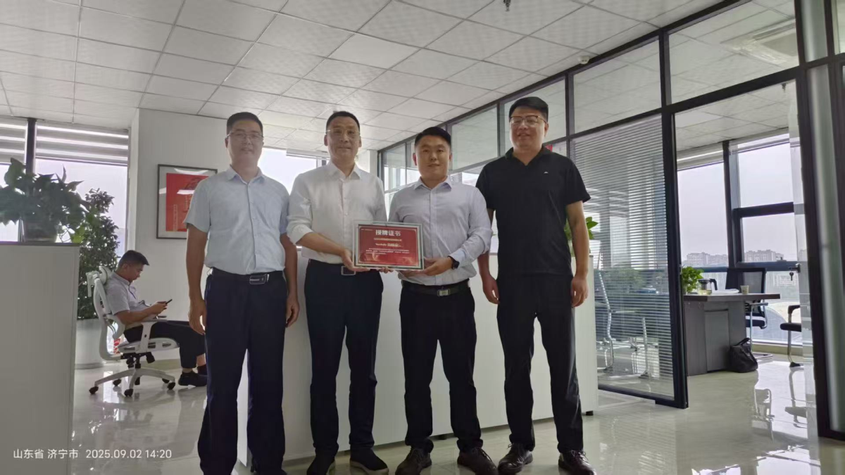 山东长伴数智科技有限公司荣获 “YonSuite 启明星” 授牌